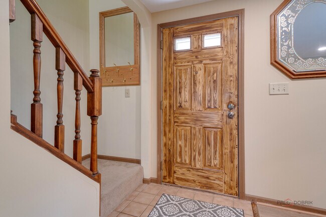Building Photo - 424 Lauren Ln