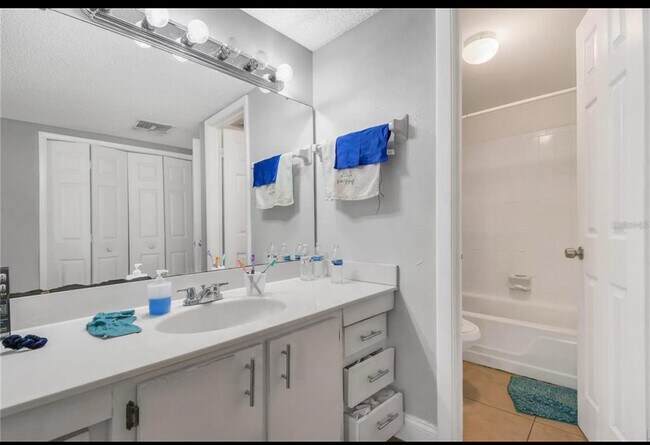 Building Photo - 809 Sky Lake Cir