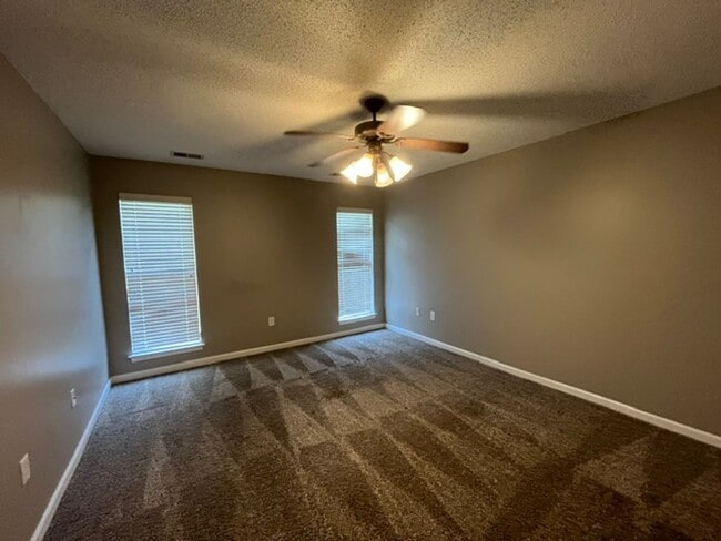 Building Photo - Renovated 2 Bedroom 2 Bath Home for Rent!!