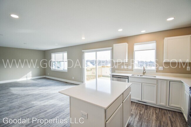 Building Photo - 4 br, 2.5 bath House - 228 Maple Ave