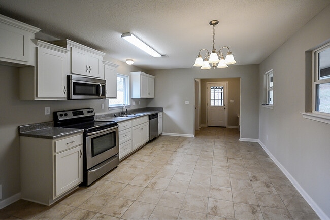 Building Photo - 2731 Lorena Cove