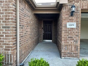 Building Photo - 1215 Wallflower Ave