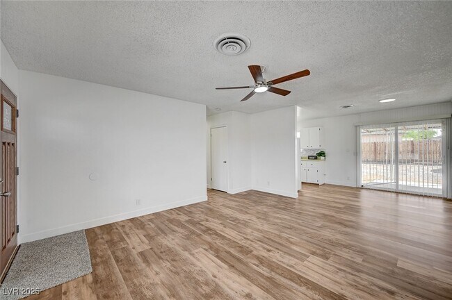 Foto del edificio - 4047 Maple Hill Rd