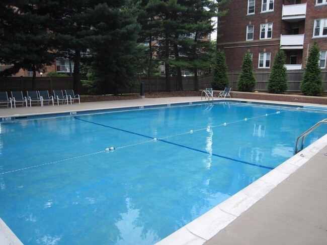 Building Photo - 60 Longwood Ave