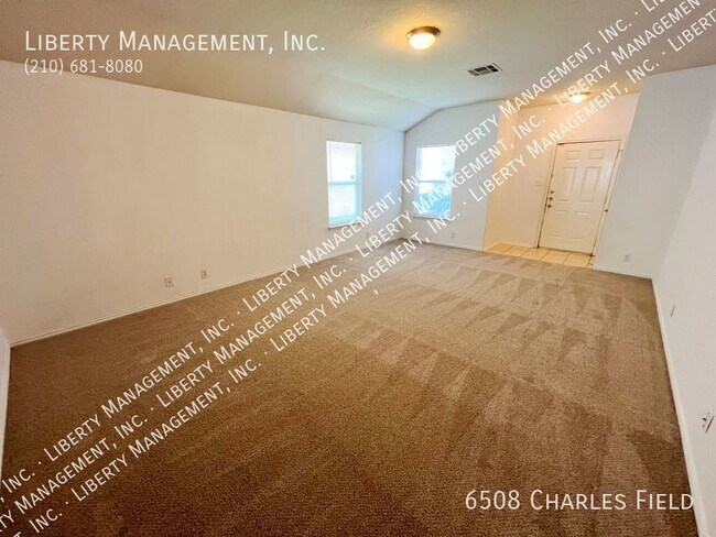 Building Photo - 3 Bed, 2 Bath Home with 9 ft Ceilings