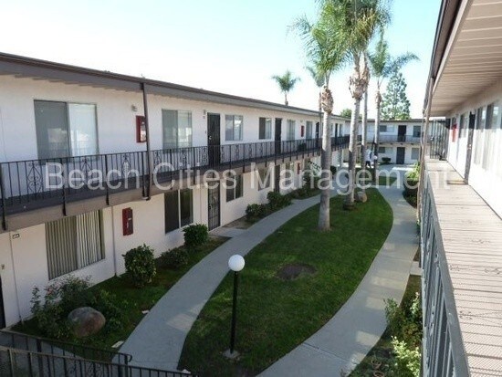 Primary Photo - 5530 Ackerfield Ave