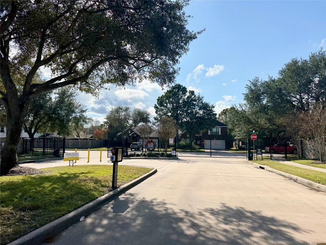 Foto del edificio - 23730 River Pl Dr