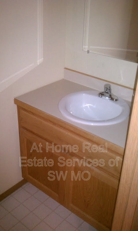 Building Photo - 5592 N. Green