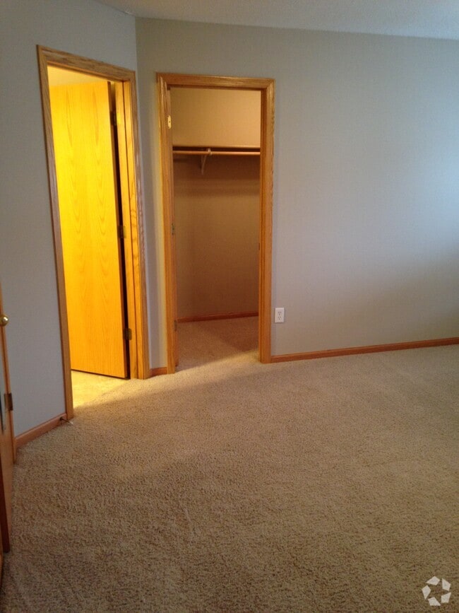 Building Photo - 2106 Linden Trl