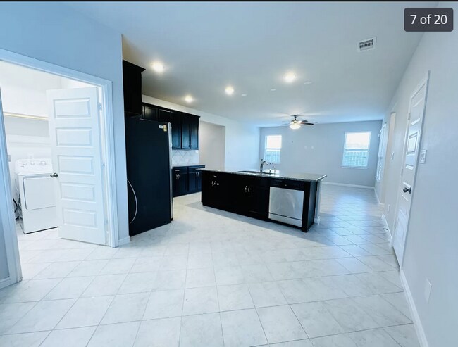 Building Photo - 18903 Fulvetta Haven Way