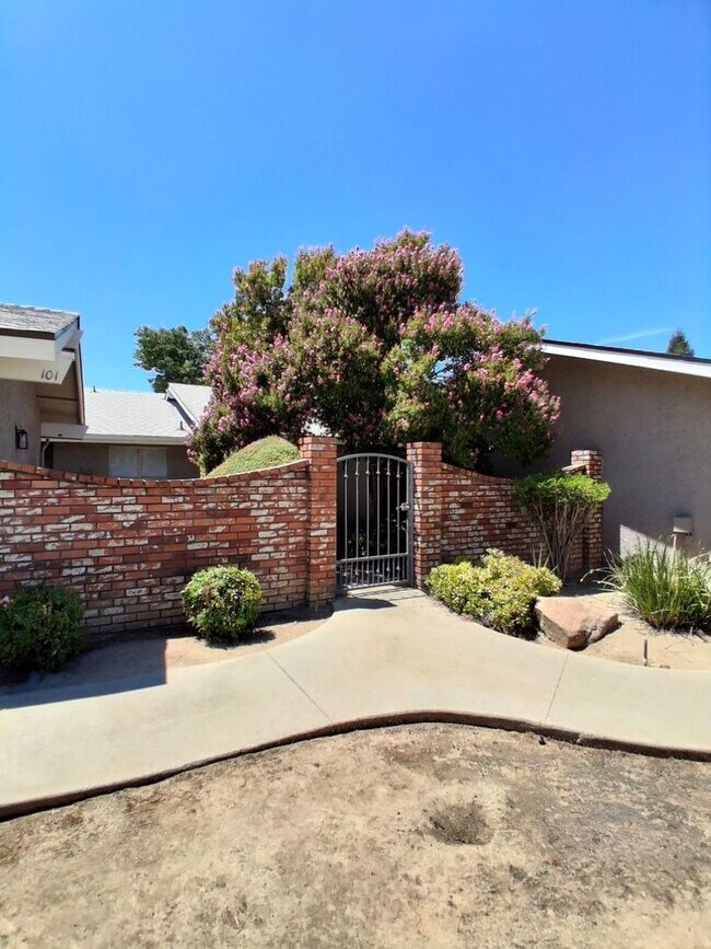 Foto del edificio - 6061 N Bungalow Ln