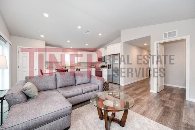 Building Photo - Charming 3 Bedroom Roseville Home