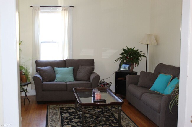 Building Photo - 3 br, 1 bath House - 209 north plain st it...