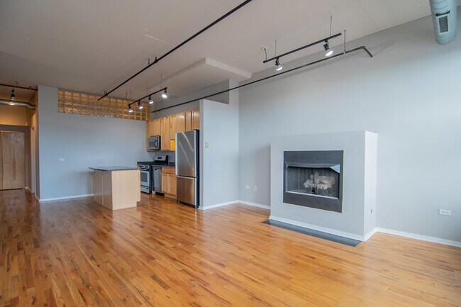 Building Photo - 6 S Laflin St
