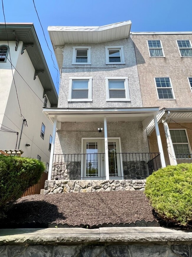 Building Photo - 412 N 32nd St