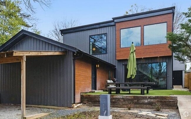 Building Photo - 1742 Ridgeway Ave NW