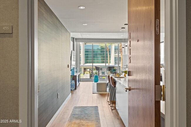 Foto del edificio - 5455 E Lincoln Dr