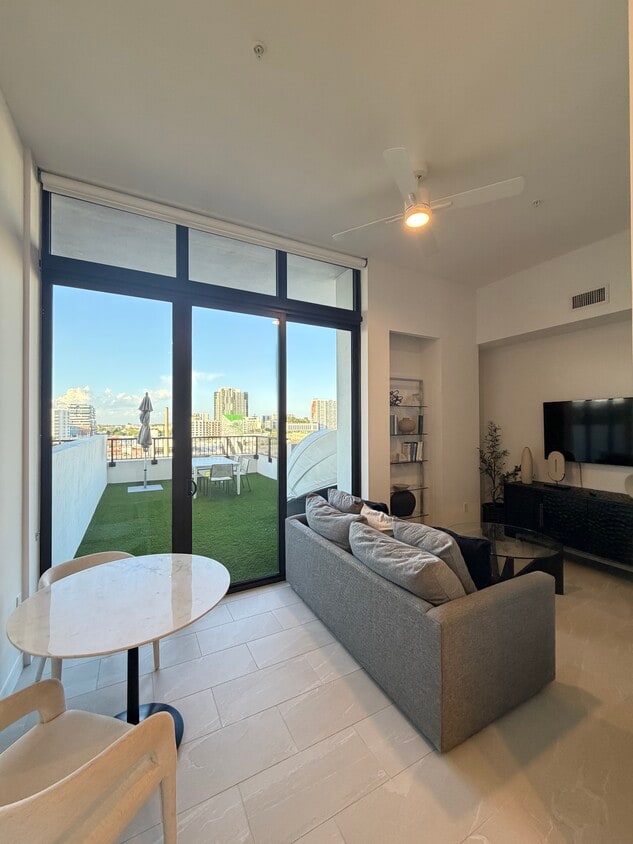 Photo - 170 NE 23rd St (Miami, FL)