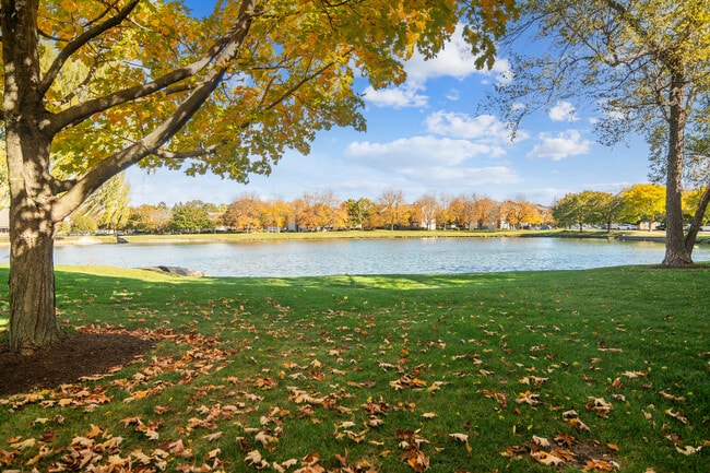 Building Photo - 1316 E Evergreen Dr