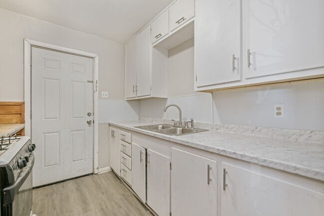 Foto del edificio - 2304 SW 8th Ave