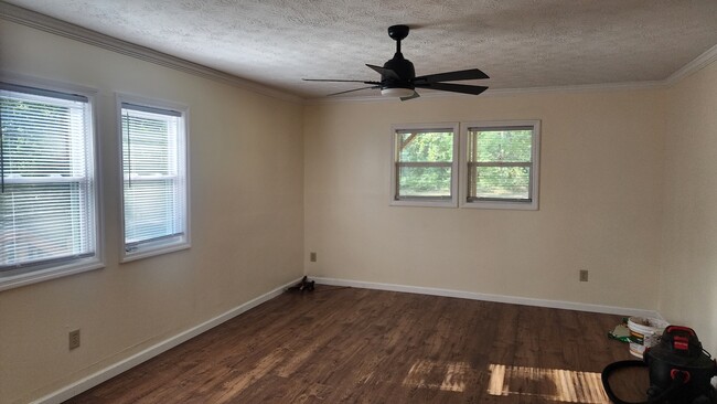 Building Photo - 1563 Sunset Farms Rd