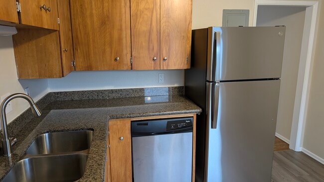 New stainless fridge + dishwasher - 729 Pecks Dr