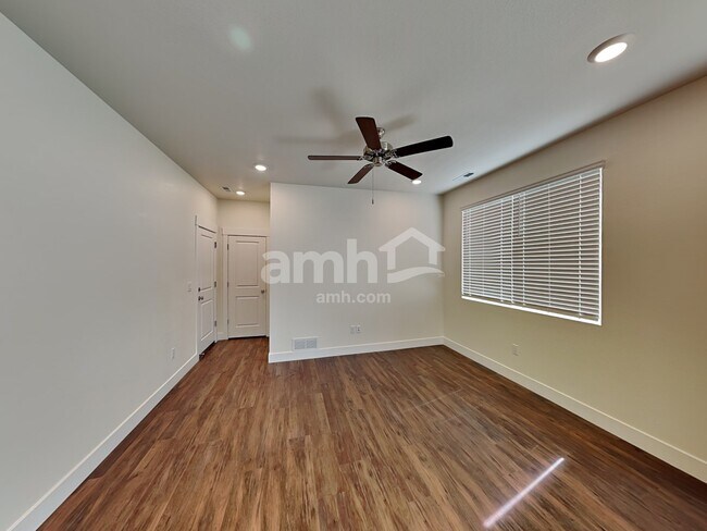 Foto del edificio - 725 S Oak St