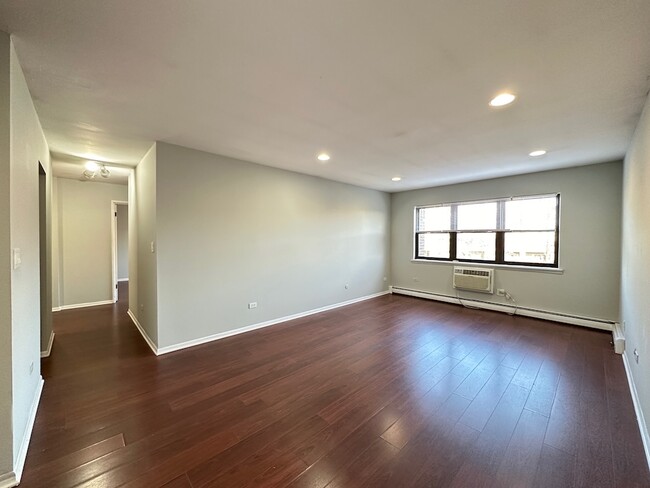 Building Photo - 696 Elm Pl