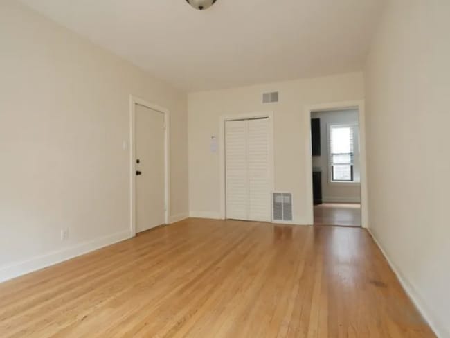 Building Photo - 4036 N Ashland Ave