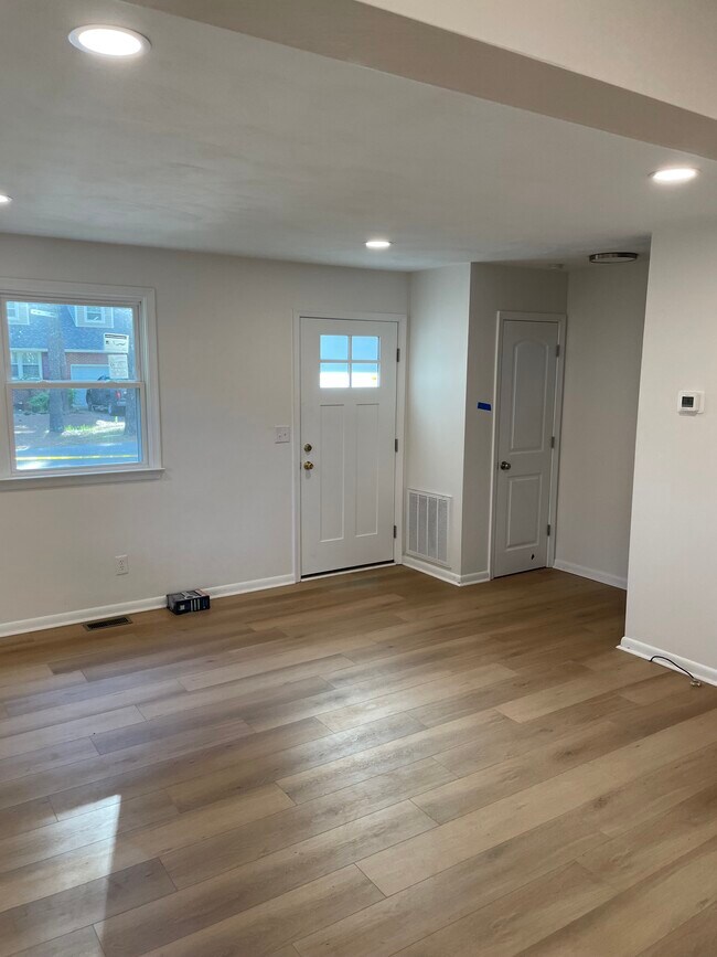 Foto del edificio - 2224 Sandalwood Rd