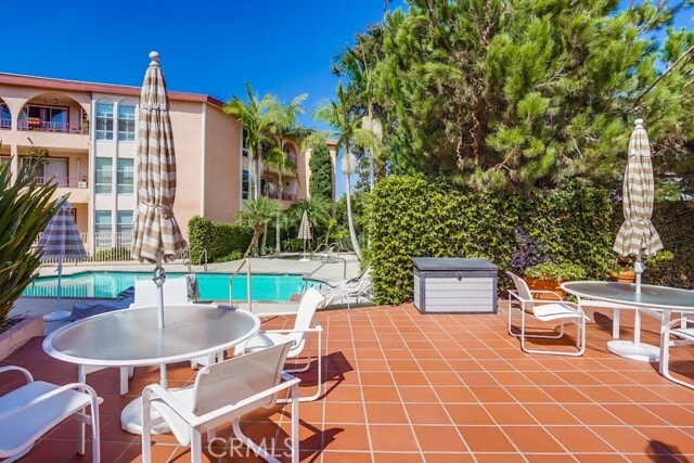 Territory with pool and jacuzzi redone last month - 2035 4th St