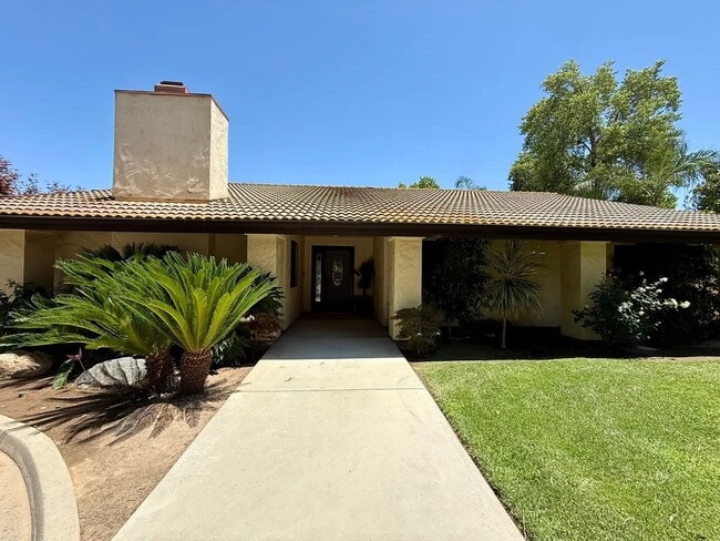 Building Photo - 5420 N Forkner Ave