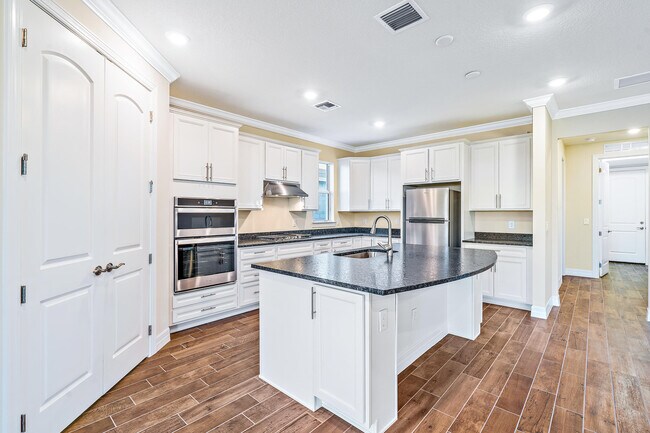 Building Photo - 10503 SW Captiva Dr
