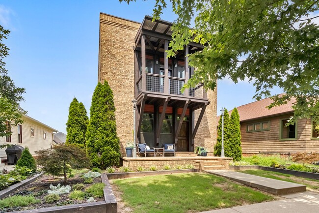 Building Photo - Prime Fayetteville Location with Easy Acce...