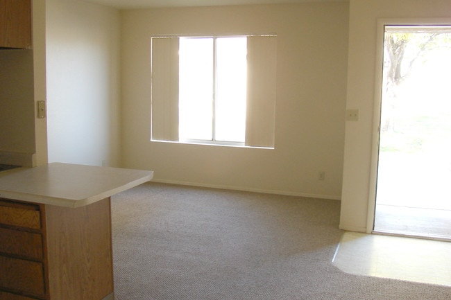 Building Photo - Vah-Ki Court Apartments