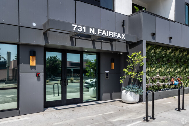 Entrada - Fairfax Apartments