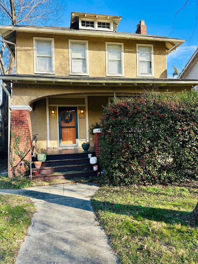 Building Photo - Gorgeous 4bdrm/1bth Home Located on Seminary Avenue in Richmond's North Side!!