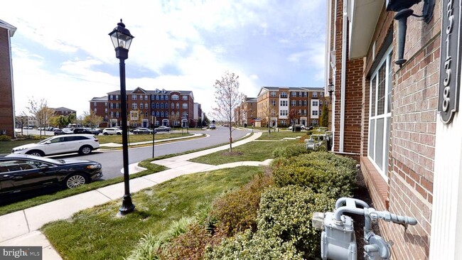 Building Photo - 43138 Thoroughfare Gap Terrace