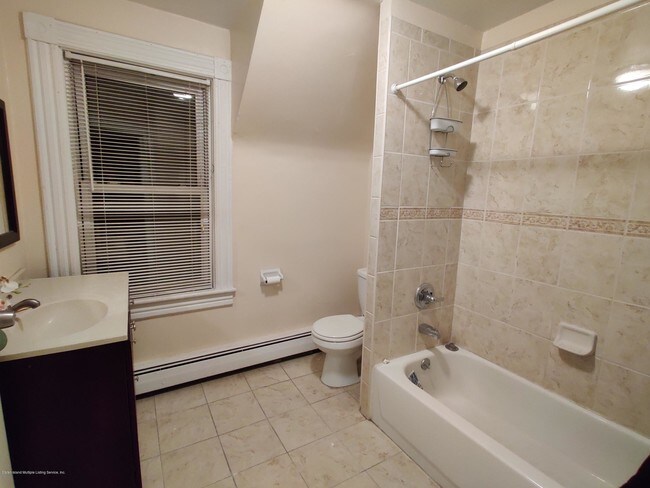 Foto del edificio - 31 Maple Pkwy