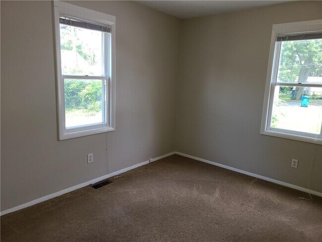 Foto del edificio - 5838 Rosslyn Ave