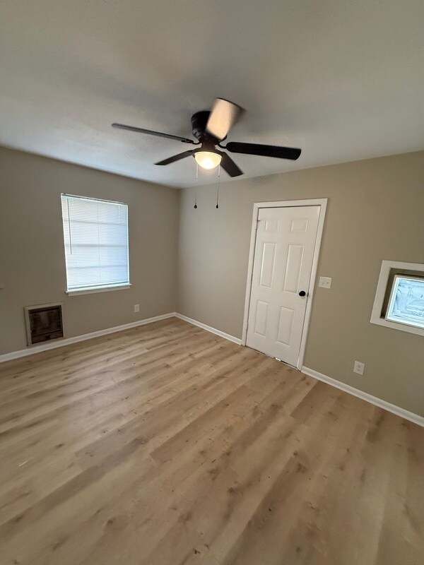 Foto del edificio - 1108 Railroad St