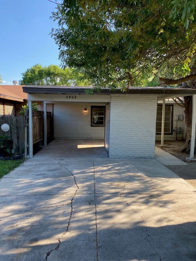 Primary Photo - 3/1 Townhouse