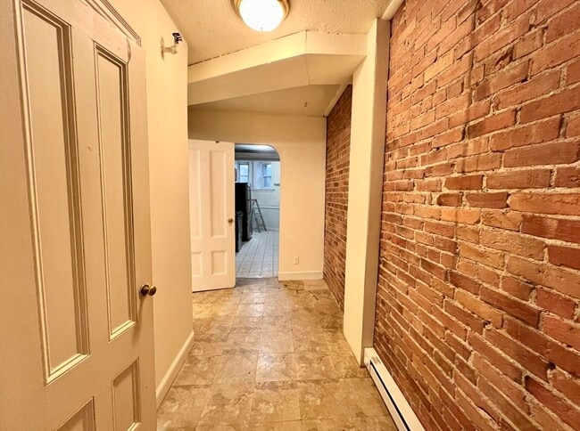 Building Photo - 337 Beacon St