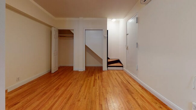 Building Photo - 442 E 78th St