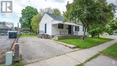 Building Photo - 848 COLBORNE St