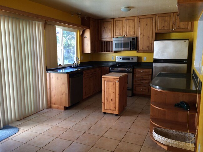 Building Photo - COMING SOON - ALLIED GARDENS-4 BEDROOM/2 B...