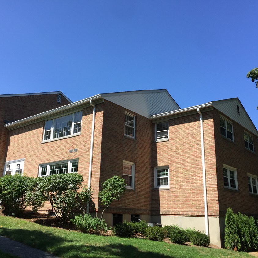 84 Heritage Hill Rd, New Canaan, CT 06840 Condo for Rent in New