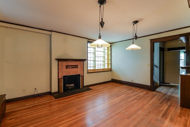 Building Photo - 1082 Linwood Ave