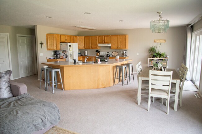 Foto del edificio - 2310 Hillcrest Rd