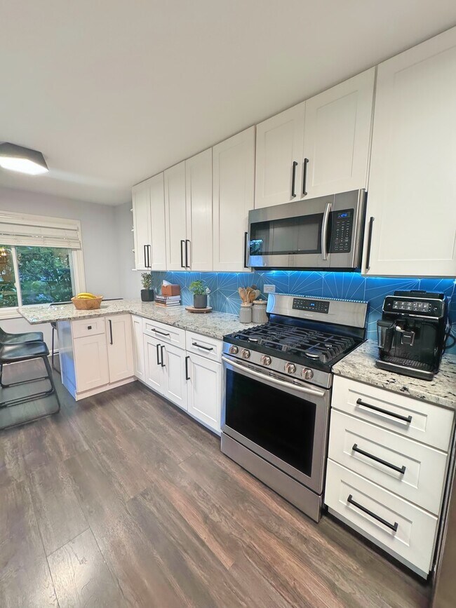 Building Photo - 412 Sandhurst Cir